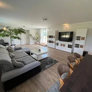 https://platz-fr-die-ganze-familie-bungalow-mit-groem-grundstck.bestleipzighotels.com